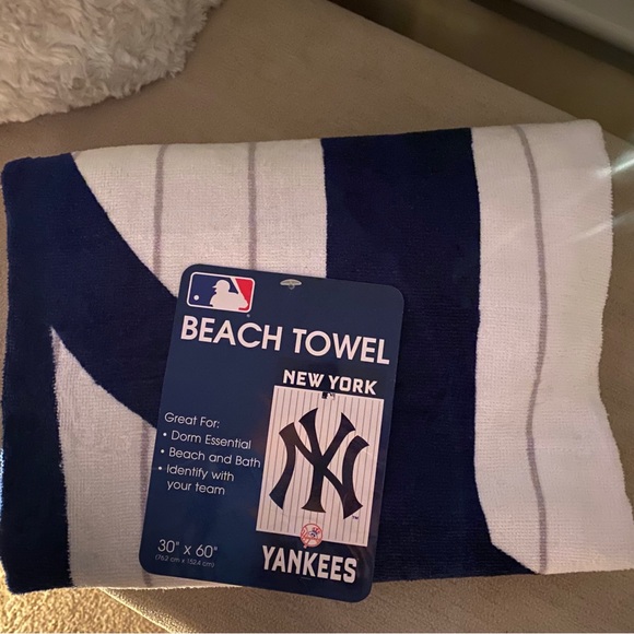 Beach Towel MLB NYY New York Yankees Official Baseball NWT - Picture 5 of 5